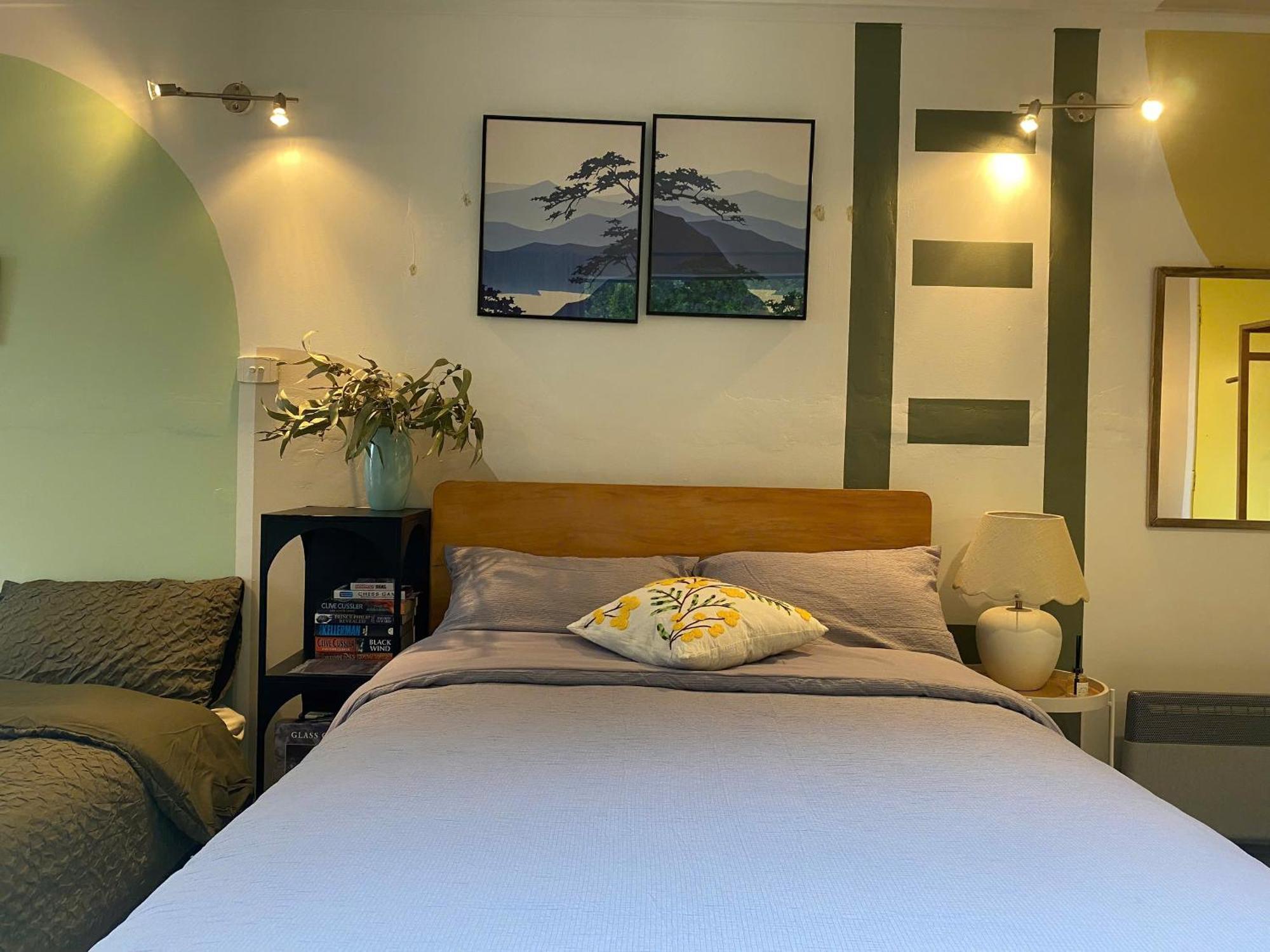 Snug-as-a-bug Sleep House Apartment *